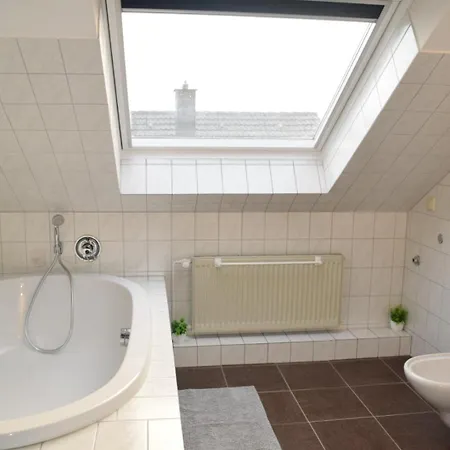 Apartament Royal - Geraeumige Mit Balkon Nahe Seepark Und Dortmund!